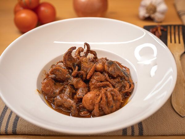 Plat preparat de popets amb suc un punt picant