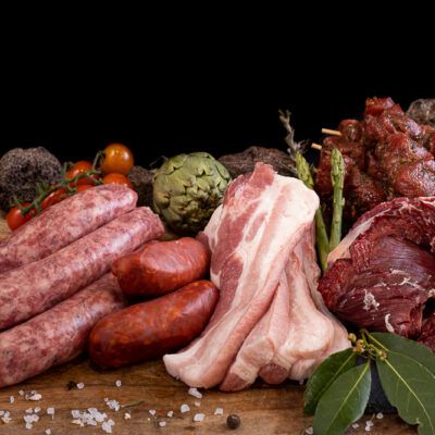 Lot barbacoa per a 4 amb xoriç, botifarra, cansalada, entranya i mini broquetes de vedella